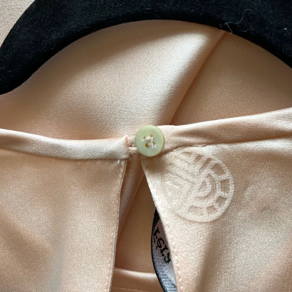 Louis Feraud Silk Long Sleeve Blouse Pale Pink Tone on Tone Pattern Sz 10 - Picture 5 of 6